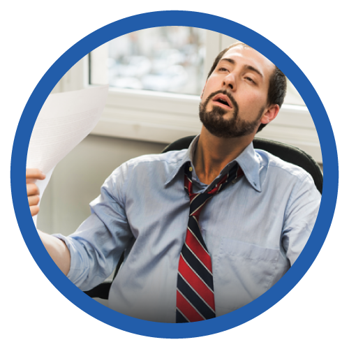 Chico con mucho calor